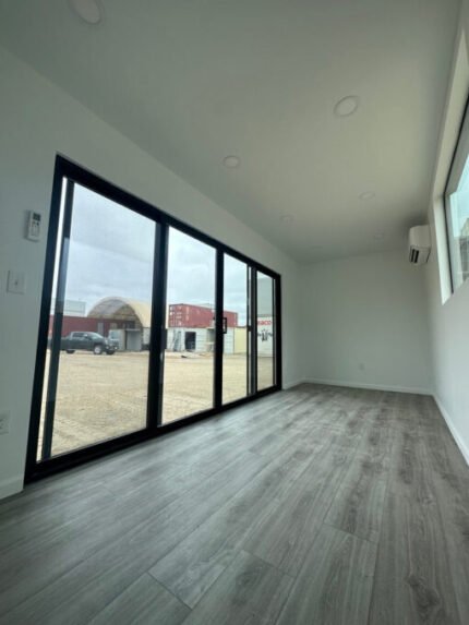 20ft Kantoorcontainer Kopen – Met Airco en Schuifpui
